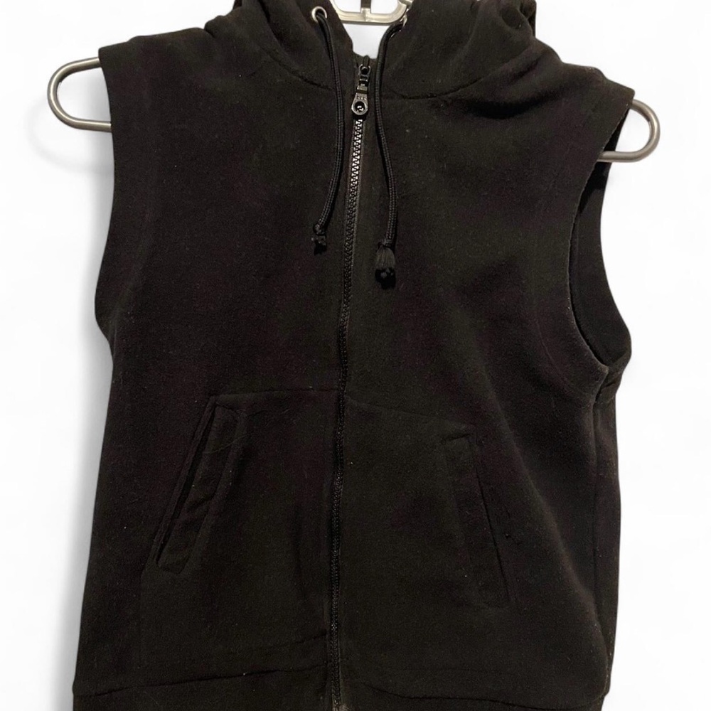 Vintage women’s Gap black fleece zip up vest with hoodie in size XS.